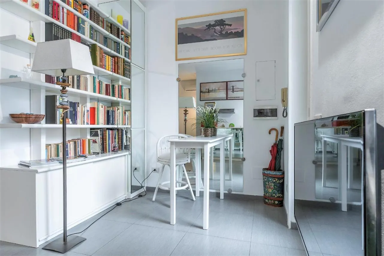 Appartamento S. Ambrogio Square Milano 0*,  Italia